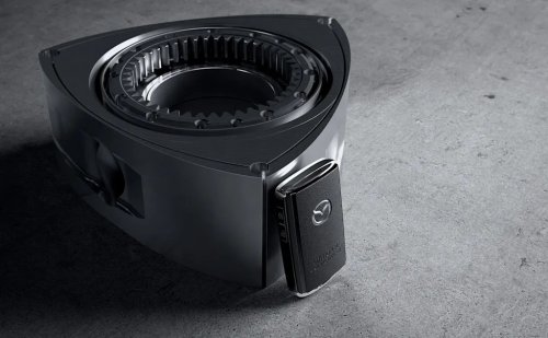 A New Mazda Patent Hints at a Cleaner, More Powerful Potential Future for Rotary Engines