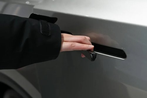 China’s Biggest Auto Recall Targets 4.3 Million Teslas, Xiaomis, and Other Cars Over Door Handles