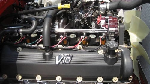 Ford V10 Vs. V8: Why The Bigger V8 Won
