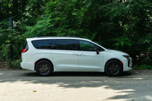 2027 Chrysler Pacifica Review: New Style, Same Tricks