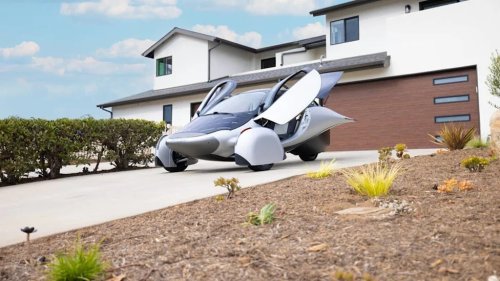 This Solar EV Claims Up to 1,000 Miles of Range and Adds 40 Miles a Day