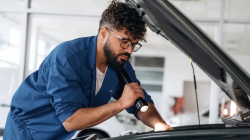 5 Practical Automotive Tools Every Mechanic's DIY Kit Should Include