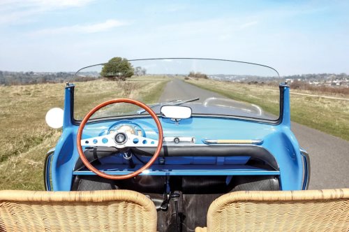 Fiat, Life’s a beach aboard this Fiat 600 Jolly!