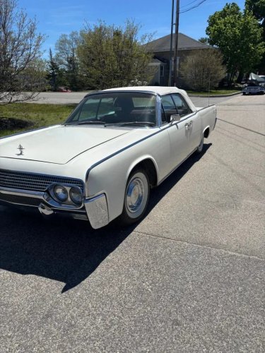 Lincoln, Throttle Auctions: Classic 1961 Lincoln Continental Convertible Offers a Rolling Piece of American Luxury History