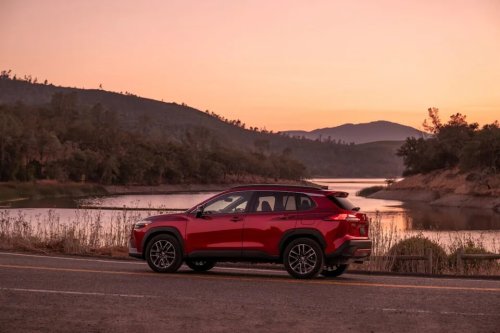 Toyota, Toyota Corolla, Toyota Corolla Cross, Toyota Corolla Cross Hybrid, 2027 Toyota Corolla Cross Streamlines Hybrid Trims, Drops Price