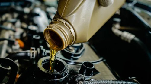 Which Oil Do F1 Teams Use? (And Why You Can't Use It In Your Car)