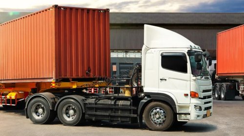 There's A Reason Why Heavy-Duty Trucks Come With A Power Divider Switch