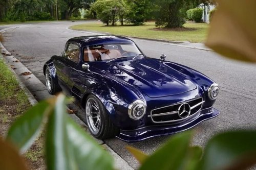 Signature Autosports' 300 SL Gullwing Is Really Just A Chrysler