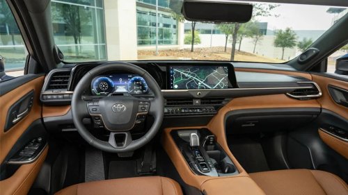 Toyota, Toyota Crown, Lexus IS, Lexus, Toyota Expert Says The Crown Signia Is A Lexus For Toyota Money