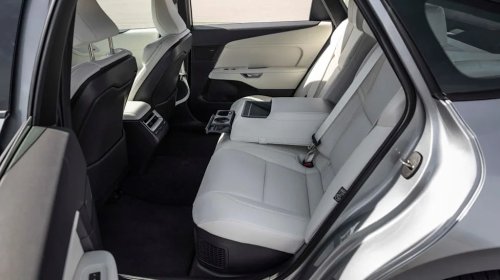 Tested: The Lexus ES 350h Hybrid Wonders What the Big Hurry Is