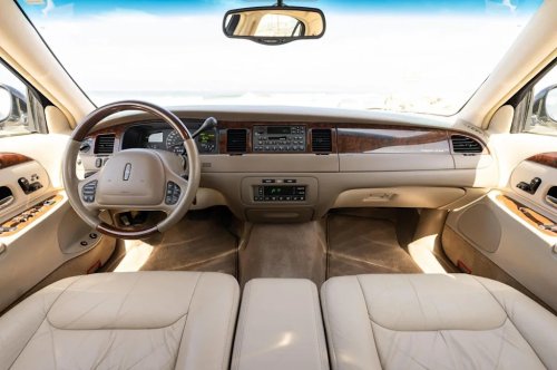 2001 Lincoln Town Car Signature for Sale With 31,400 Miles