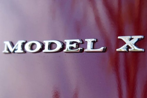 Lawsuit Says Tesla Autopilot Missed a Curve Before Fatal Model X Crash