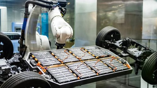 Can You Replace EV Batteries Yourself? 3 Reasons You Shouldn't Try It
