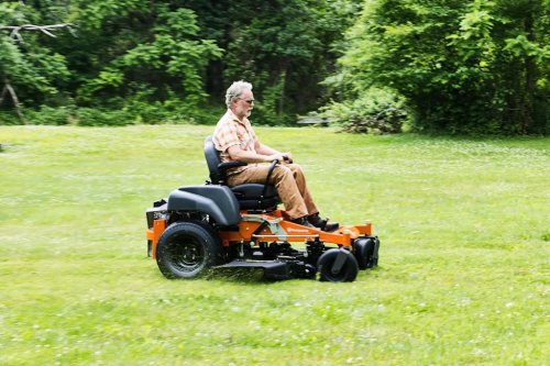 If You’re Choosing Between a Zero-Turn Mower and a Lawn Tractor, Get the Zero-Turn