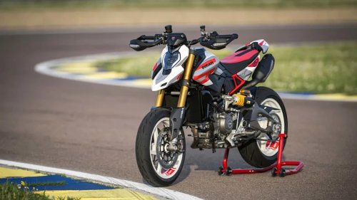Ducati's Manic Hypermotard V2 SP Cured My Fear of Hooliganism