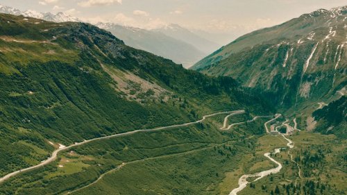 Singer, Porsche, Owners of Singer’s Reimagined Porsche 911s Took to the Swiss Alps, and We Got a Taste