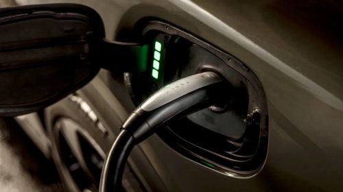 Lucid, Rivian, SUV, Lucid Gravity vs. Rivian R1S: Which Premium Electric SUV Actually Delivers on Range, Space, and Tech?
