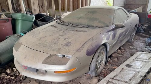 Dust-Covered Camaro Gets Brought Back To Life, Revealing Flame Paint Job