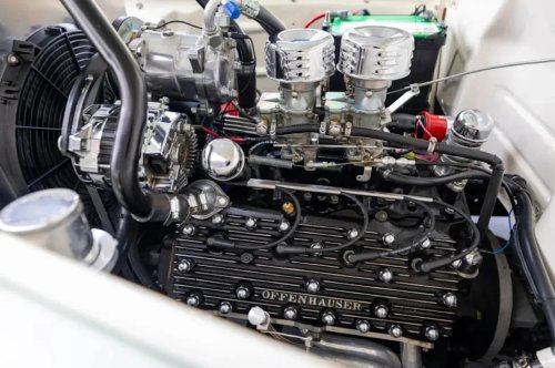Ford, Restored 1952 Ford F-2 Pickup Heads to Auction With Flathead V8 and Modern Upgrades on Bring a Trailer