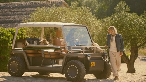 This Funky Electric Beach Buggy Is a Future Shuttle for Folks Who Can Afford Luxury Vacations