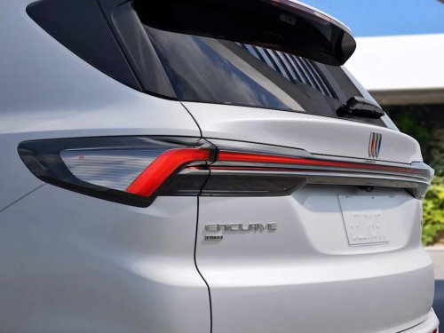 Buick, Chevrolet, Buick Enclave Vs. Chevrolet Traverse: Same Engine, Very Different SUVs