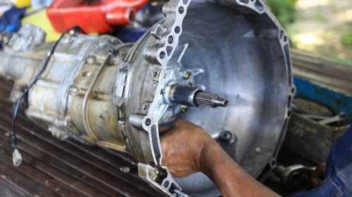 What Happens If Your Transmission Fails While Driving (And What You Should Do)