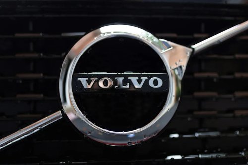 Volvo, Volvo's Big Rigs Now Update Their Own Software While You Grab Coffee