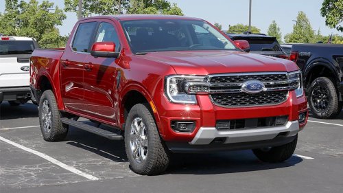 Ford, Ford issues recall for 11,000 pickups over blank screen, rearview camera risk