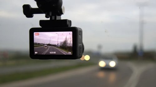 Pros And Cons Of Aftermarket Dash Cams Vs. Built-In Camera Systems
