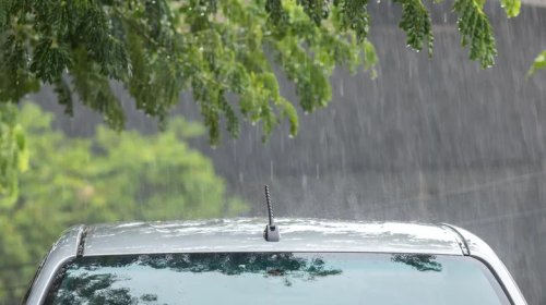 Raindrops Can Cause 9,000-Volt Zaps That Eat Through Your Car's Paint