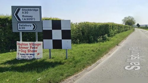 This Strange Road Sign Has Left Loads of Reddit Users Confused