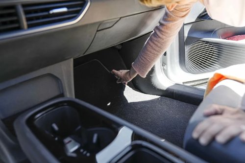 How To Clean Car Floor Mats With Baking Soda For Odor-Free Carpets