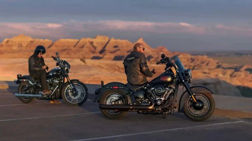 Harley-Davidson Deadwood Is A Retrotastic Stripped-Down Tourer Loaded With Tech