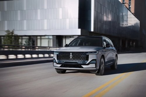The 2027 Lincoln Nautilus Looks More Angular and Refined After a Design Refresh.