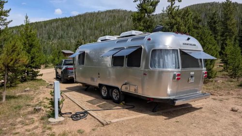 Rivian, Colorado Rivian owner tows 25-foot Airstream to 12,200 feet with one fast-charge stop
