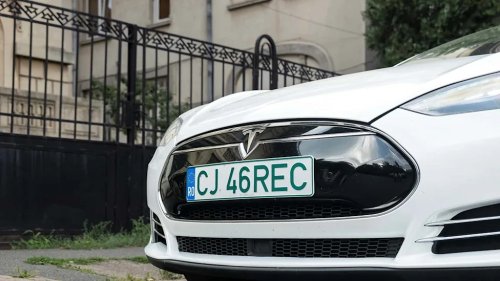 I Thought This 11-Year-Old Tesla Model S Would Feel Ancient. It Didn’t