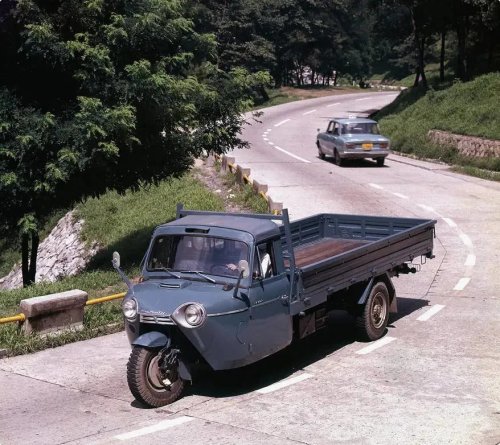 Before the Cars, Kia Mobilized South Korea on Bicycles
