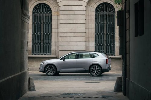 Volvo, 2027 Volvo EX60 Driven: Luxury EV Data Center