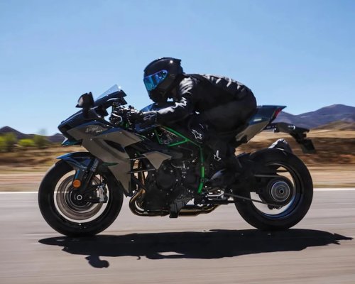 Kawasaki’s Fastest Street-Legal Moto Returns with a Surprising New Focus