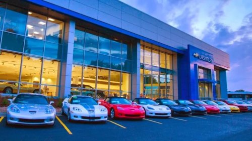 Saleswoman Reveals a Massive Misconception With Bumper-To-Bumper Warranty Coverage