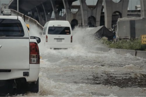 I (Barely) Escaped When Rain Swamped the Highway. Here’s What to Do In a Flash Flood on the Road