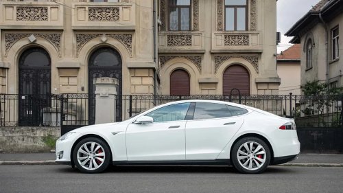 I Thought This 11-Year-Old Tesla Model S Would Feel Ancient. It Didn’t