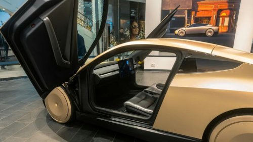 Tesla’s futuristic Cybercab loses an entire door panel in Philadelphia crash