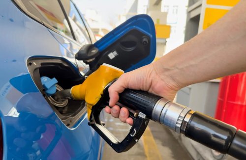 Dual-EV household fills ICE rental car for first time, says gas prices 'hits different'