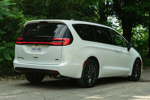 2027 Chrysler Pacifica Review: New Style, Same Tricks
