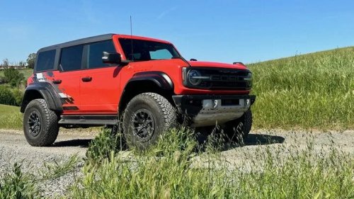 Ford, Ford Recalling 565K Broncos Over Engine Compart Fire Concerns