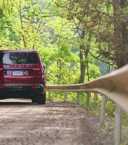 Jeep, Jeep Recalls Nearly 98,000 Wagoneer Models Over Roof Racks That Fly