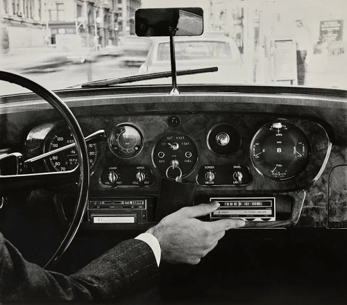 The Federal Government May Soon Require AM Radio in All New Cars and EVs If This Bill Becomes Law