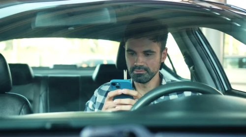 Does Charging Your Phone In Your Car Waste Gas?