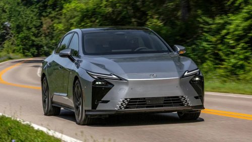 Tested: The Lexus ES500e Isn’t Built for Speed, Which Is Why We Love It